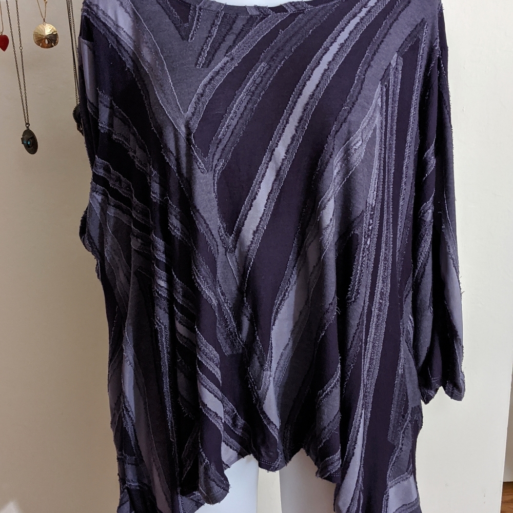 Vera Wang 2 xl purple and black long sleeve top